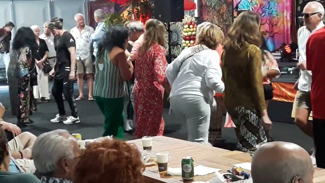 Deel-6) Pasar Malam Bronbeek . Met muziek van The Rocking Players . zaterdag 16 Sept. 2023. Arnhem