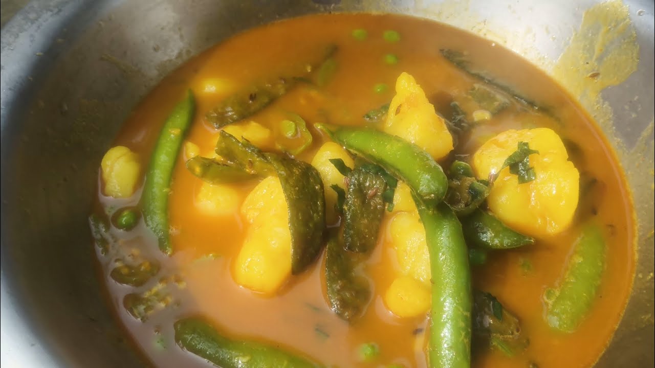 আলু মটর সিম দিয়ে দারুন টেস্টি পাতলা নিরামিষ ঝোল#🥔🥔🥔♥️♥️🥔🥔🥔🍆🥦🌶️🍅🍅