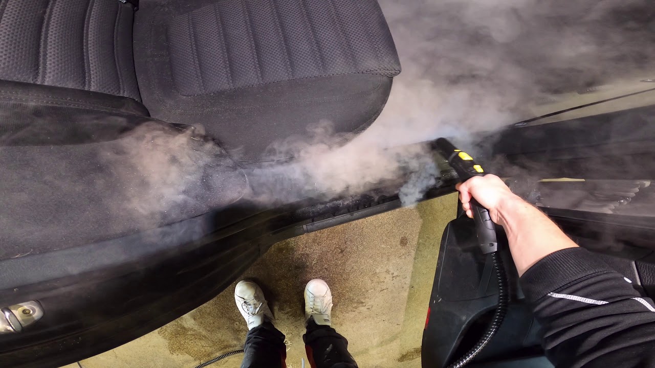 Tvättar bilen med ångtvätt!