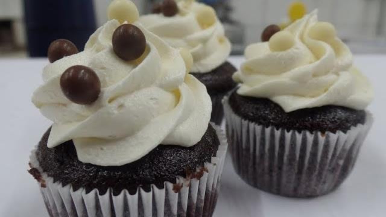Cobertura FIRME de Leite Ninho + SEGREDO PARA TRANSPORTAR CUPCAKE