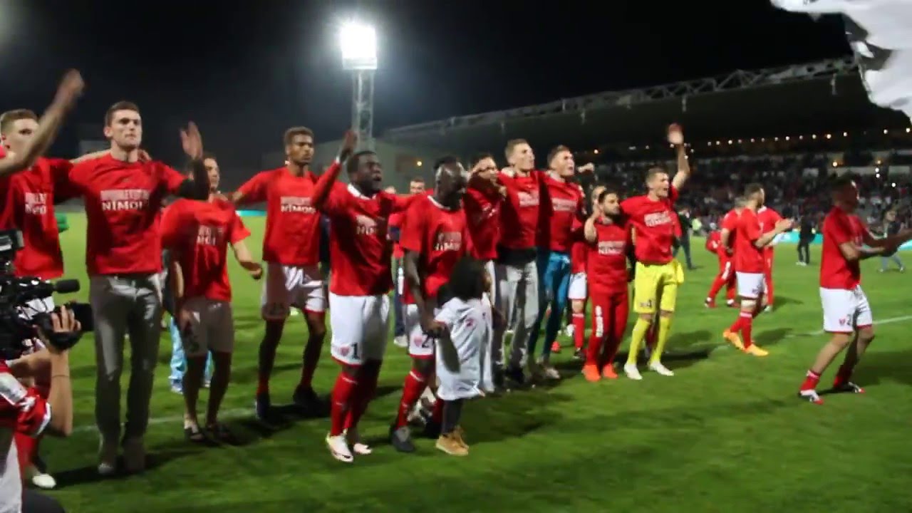 Le dernier chant Nîmois à domicile avant la saison prochaine Nimes/Laval 06/05/16