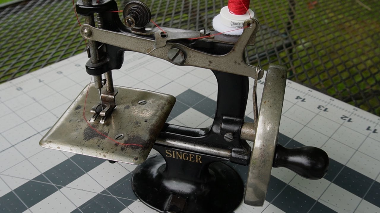 The Untold History of Kiddie Sewing Machine Singer 20
