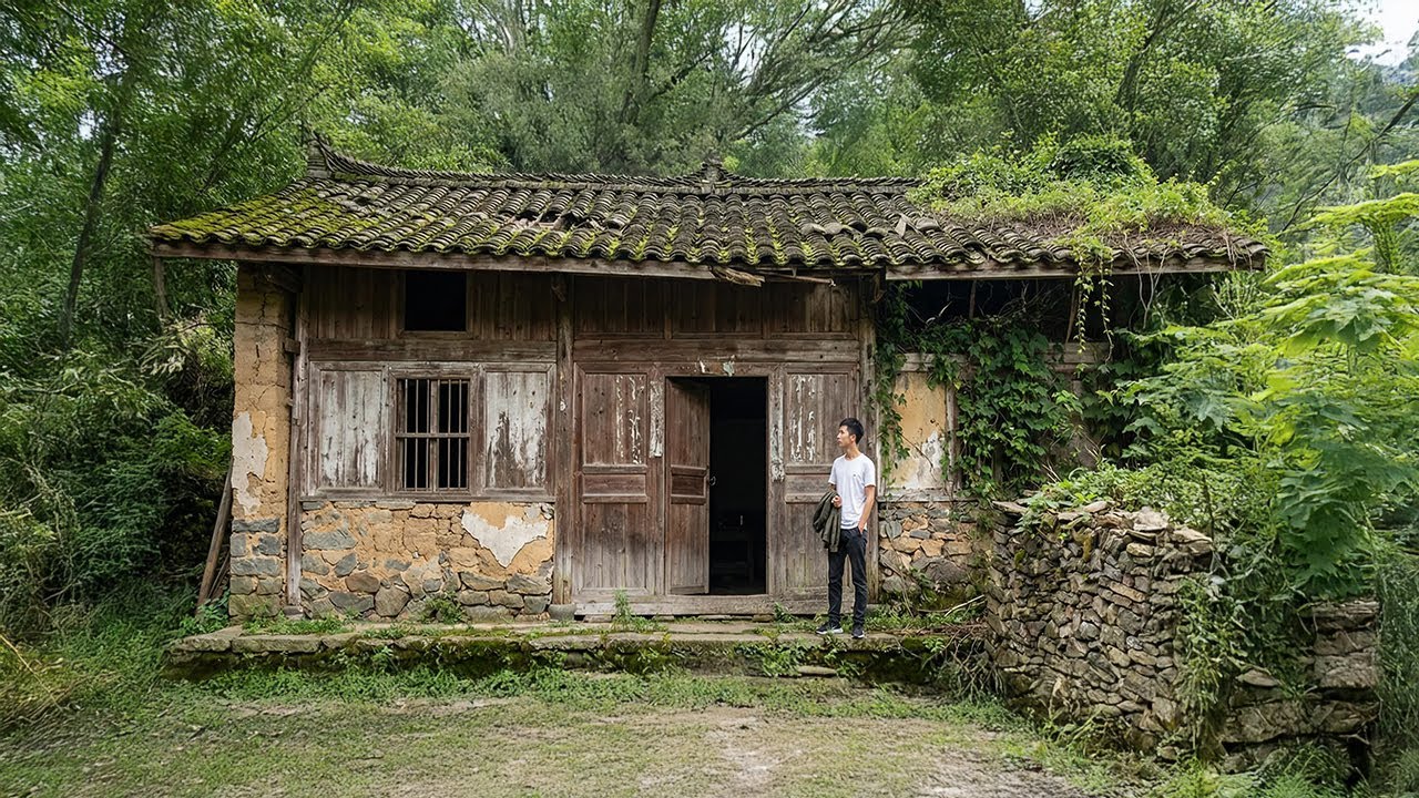 After his parents passed away, the son renovated their old house into a family gathering place.