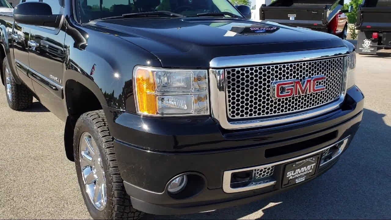 2008 GMC Sierra Denali 4x4 Crew Cab Denali: Crew-short-denali-nav-moon-4w Fond Du Lac, Wisconsin