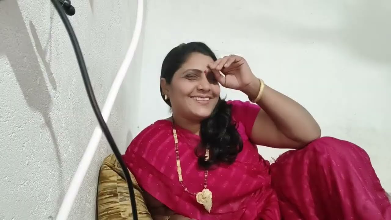 आज वांग्याचे भरीत बनवले 😋😋🤣 मी साडी ऑर्डर केली कशी वाटते माझ्या अंगावरची 🤣🤪