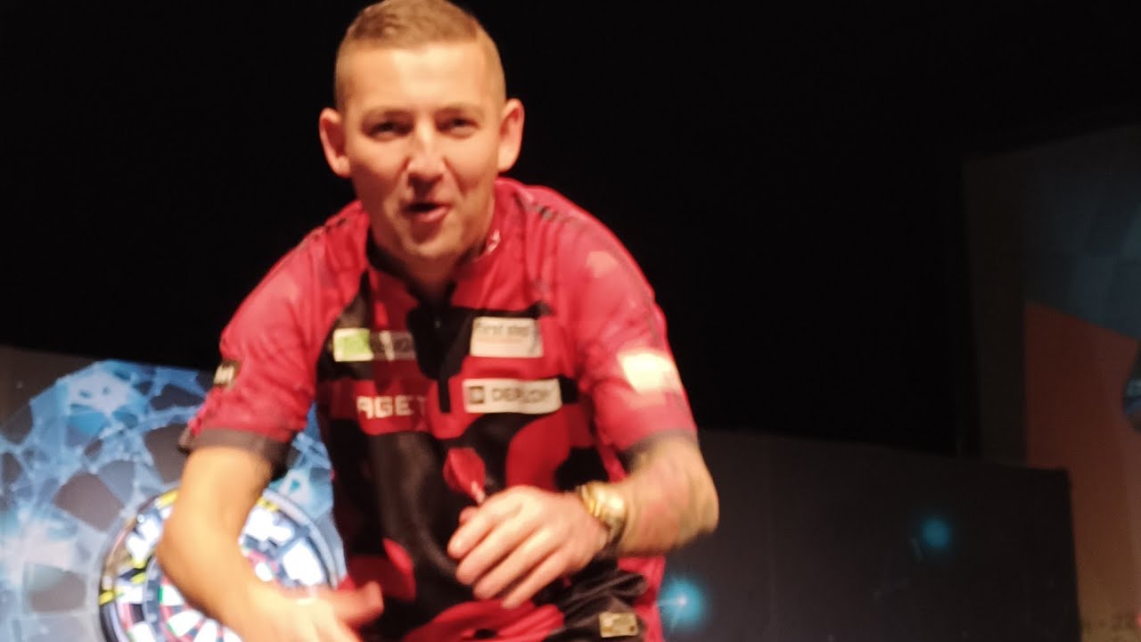 Nathan Aspinall - Best walk on , Mr. Brightside by The Killers Amazing Nathan singing with fans