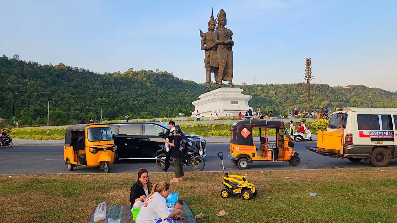 Preah thong & Neang neak Roundabout 