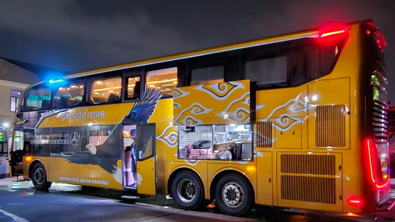 Arus Balik Mudik Cepu Blora Purwodadi Semarang Bus Garuda Mas Sleeper Seat SE A Warna Emas