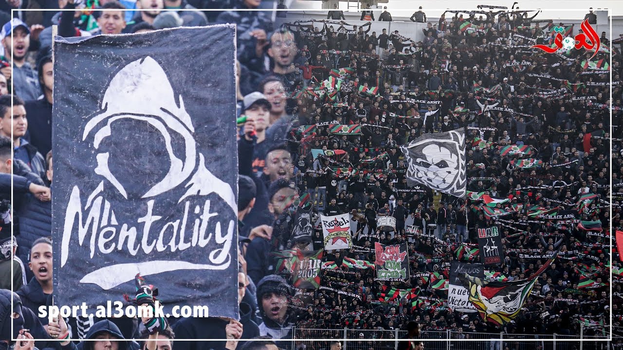 ‫إبداعات جماهير الجيش الملكي في مباراة الكلاسيكو أمام الوداد البيضاوي