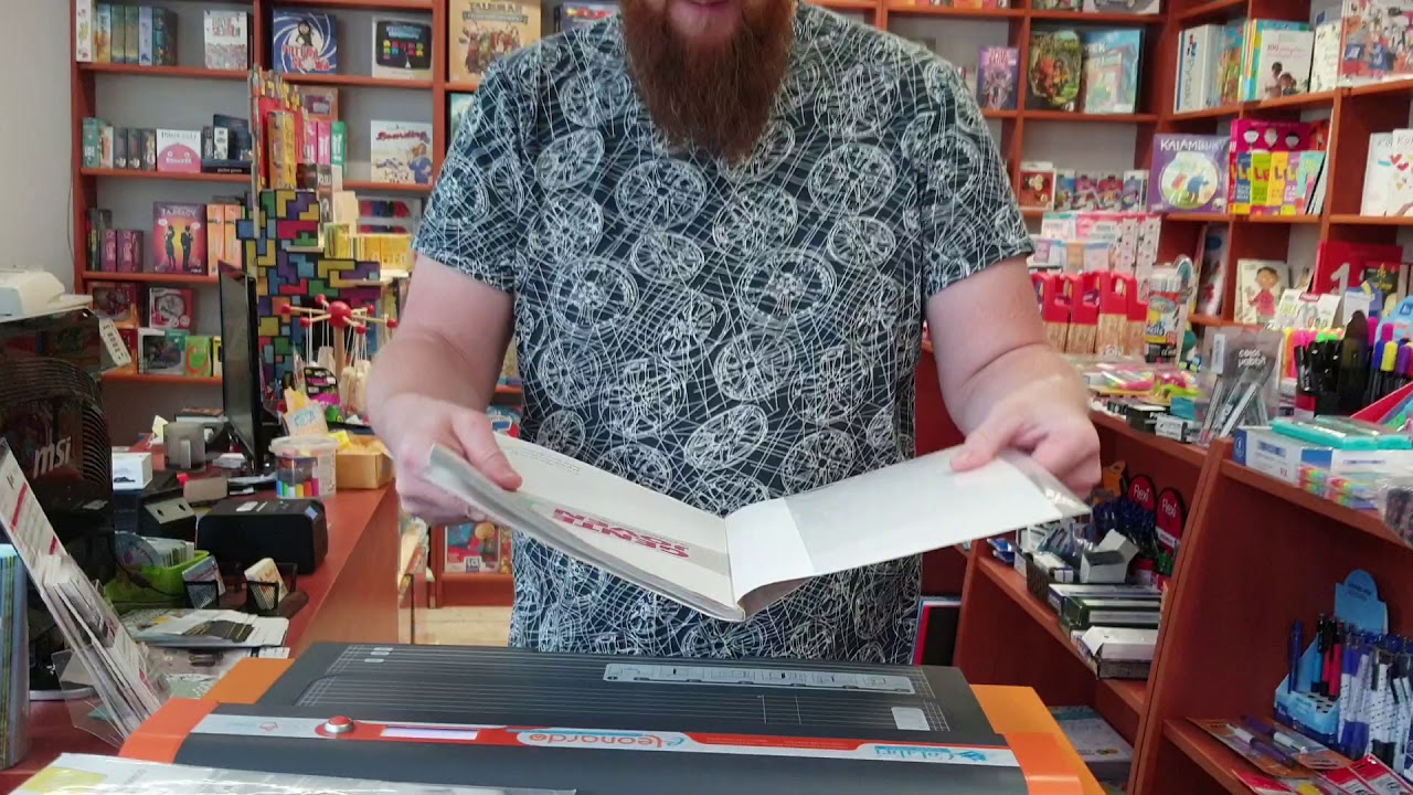 Okładanie książek w Pomysłowej Kredce