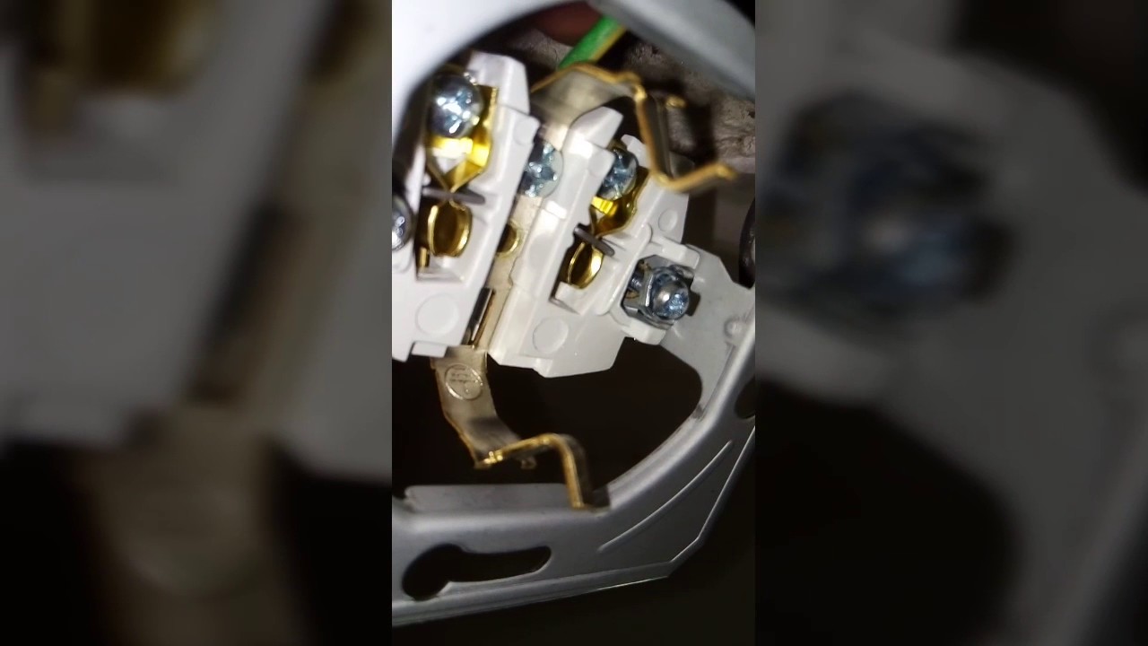 How to replace an old electrical outlet 220/240 Volts European - Wall socket replacement EU