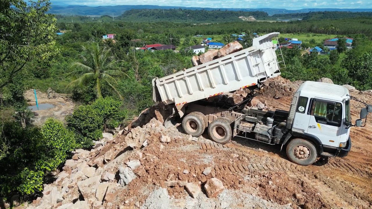 Mix! Stunning Scene 15T Trucks Dump Heavy Stone on Mountain with Komatsu Bulldozer Pushing Rock