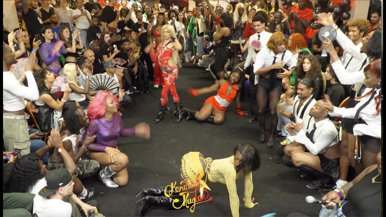 TEAM PERFORMANCES TOTALLY SPIES KIKI BALL