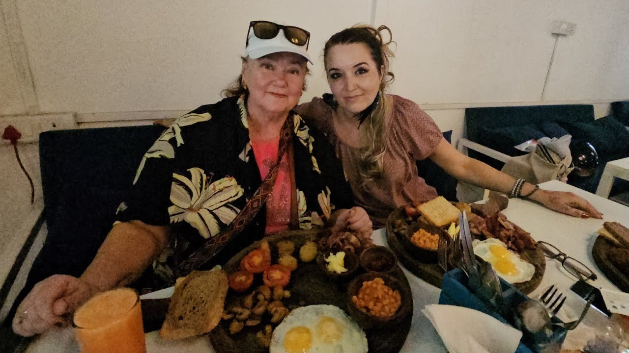 Муж не захотел завтракать с нами по богатому! Возьми меня ассистентом! Буду носить твою камеру! Гоа.