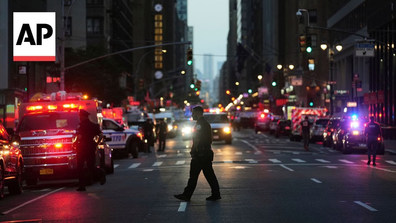 Gunman kills 4, including police officer, in shooting in New York City