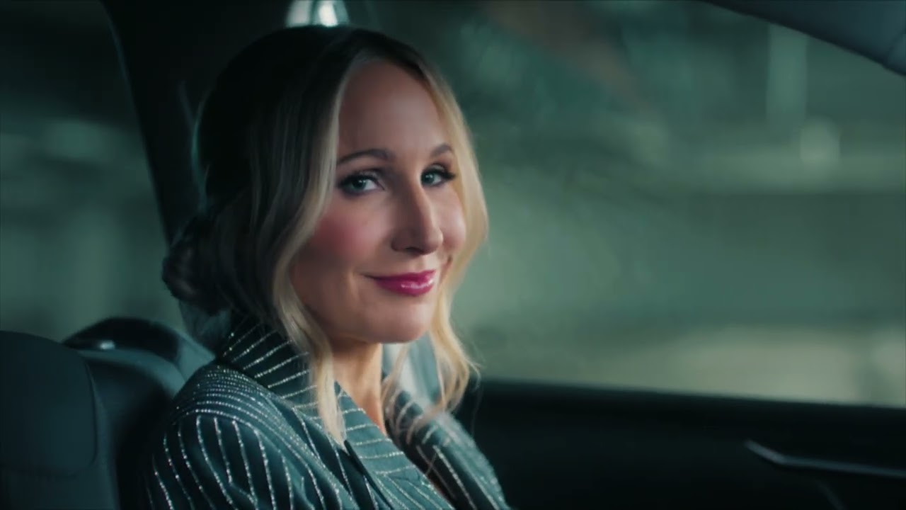Host Nikki Glaser Welcomes us to the Podcast Era | 83rd Annual Golden Globes