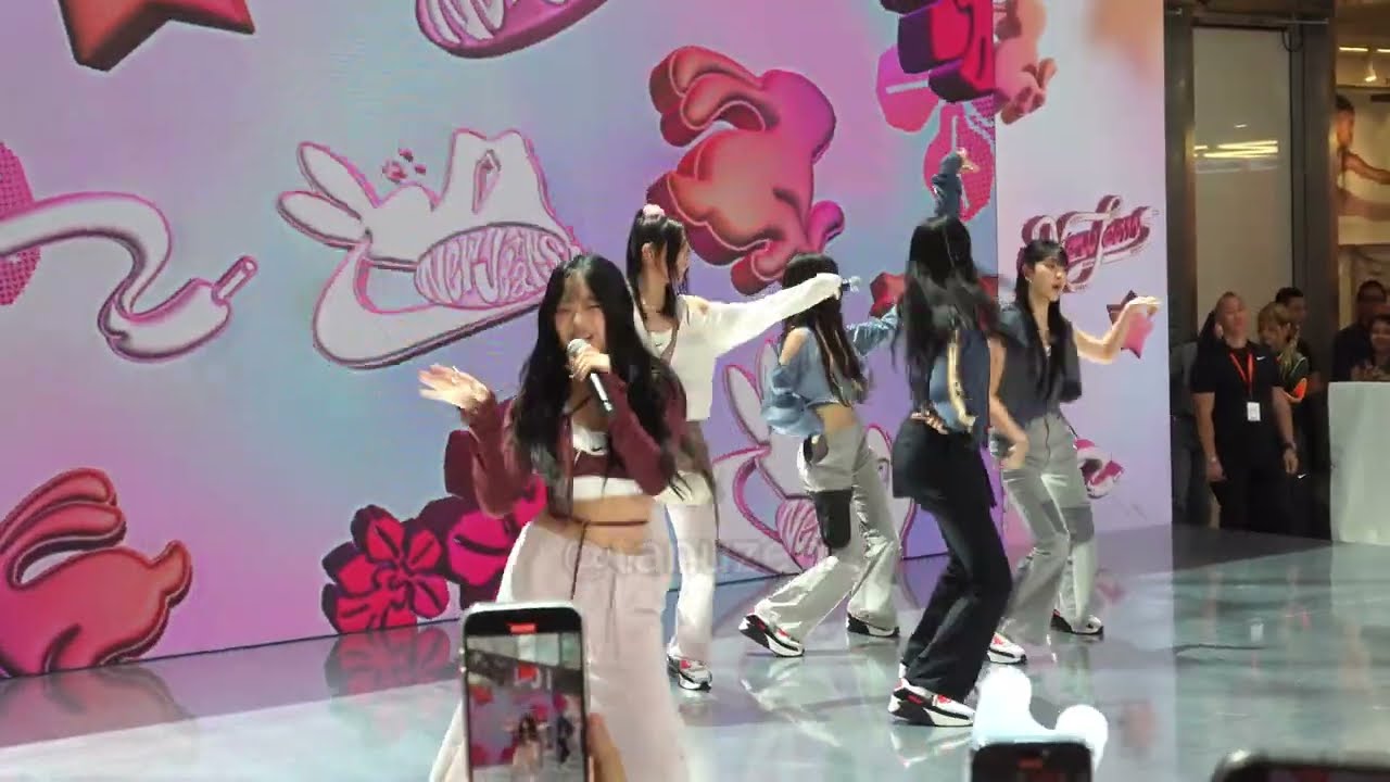 New Jeans x Nike Orchard - Ditto (4k Fancam)
