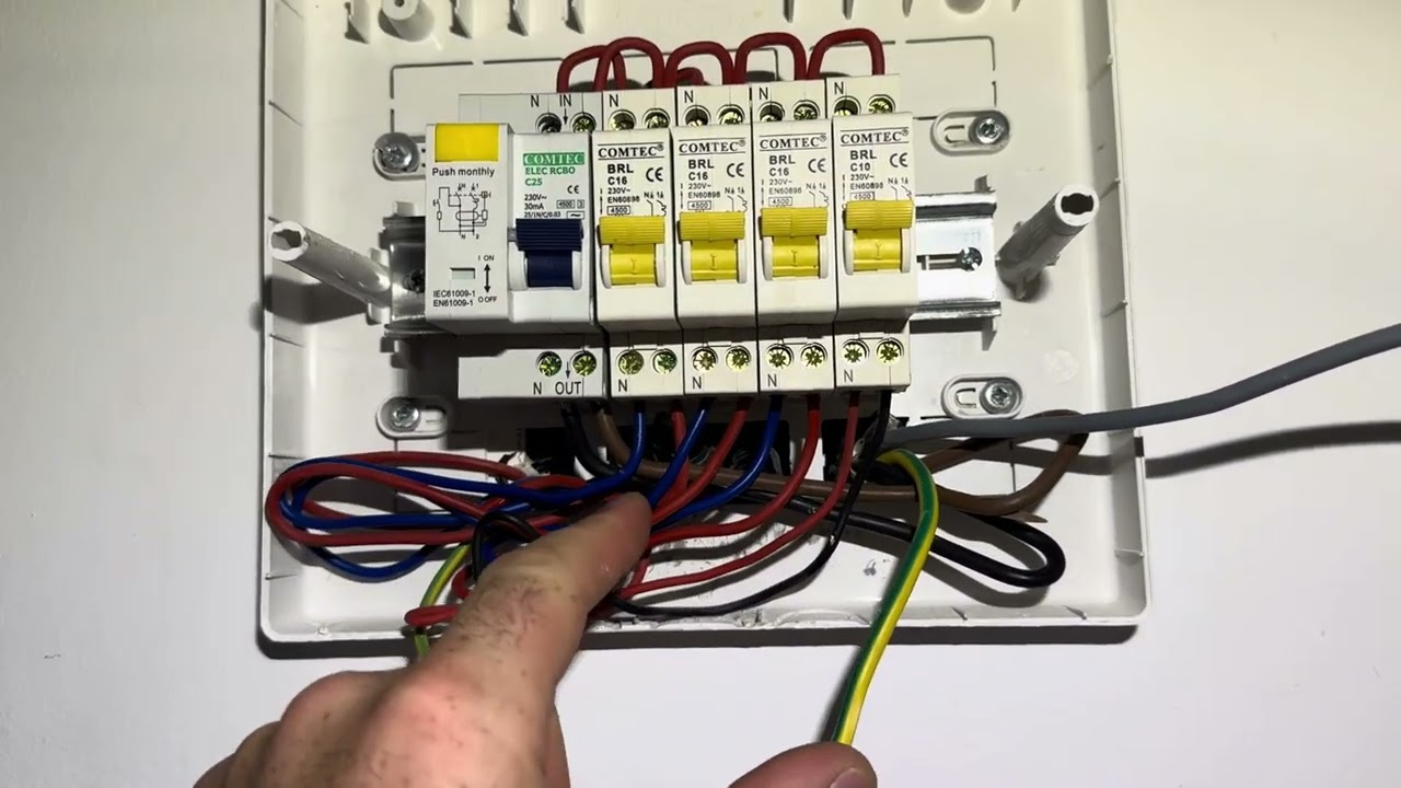Cum aleg dezvoltatorii imobiliari electricienii cu care lucrează