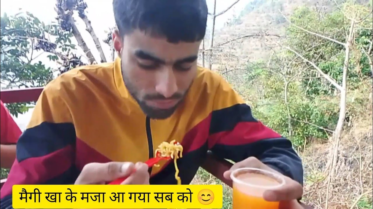 आज बारिश आ ही गई आखिर कार और आज मजा ही आ गया बारिश में सब के साथ मैगी खा के 😋||#पहाड़ीlife🌴||