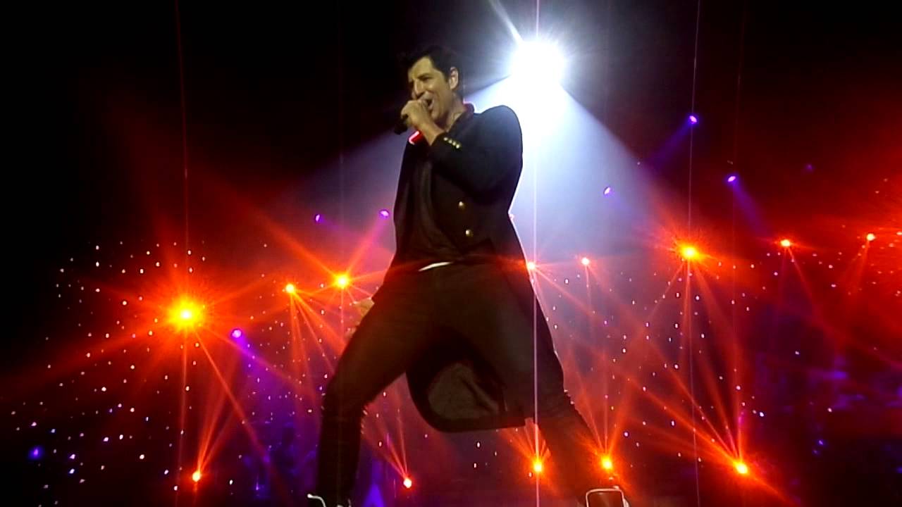 Sakis Rouvas - Se thelw sa trelos live larisa