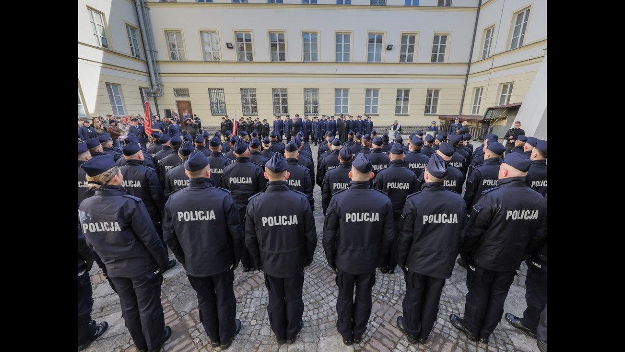 Ślubowanie nowo przyjętych policjantów w Komendzie Stołecznej Policji