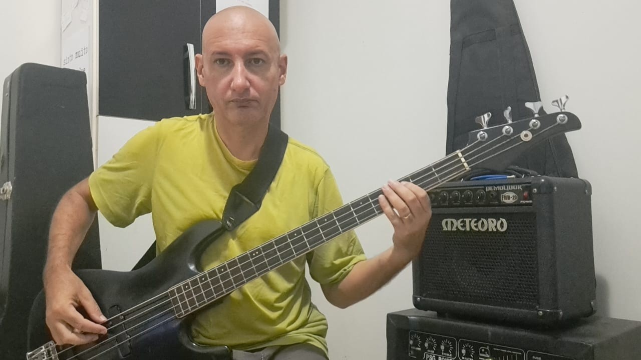 Tocando contrabaixo do zero aula 74, pentâtonica maior com varios modelos