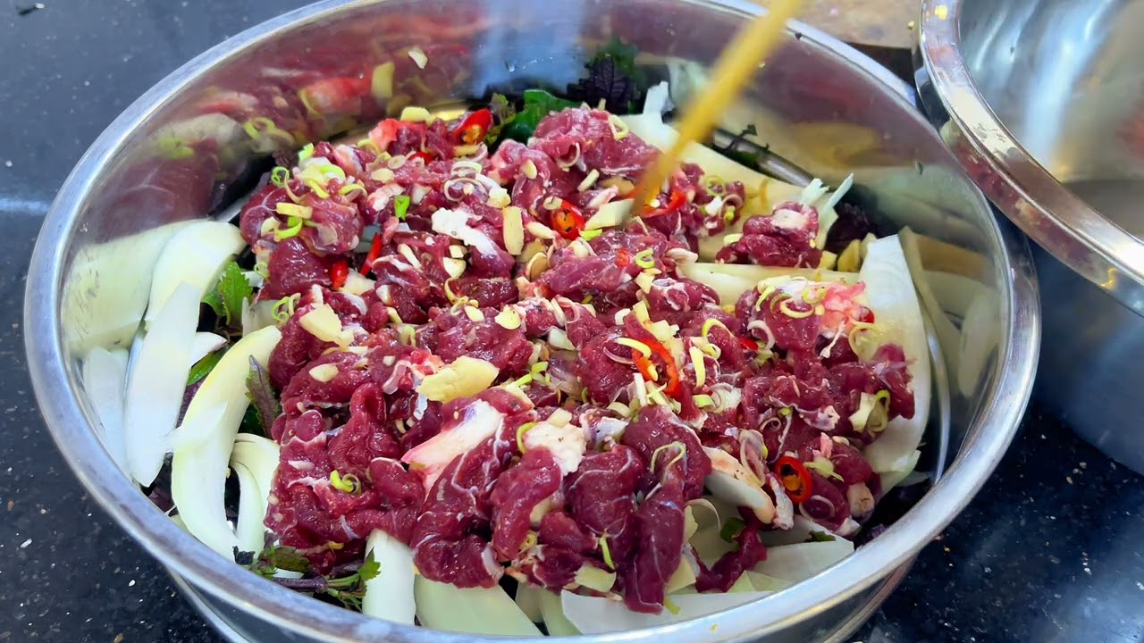 Cách làm món bắp bò hấp lá tía tô