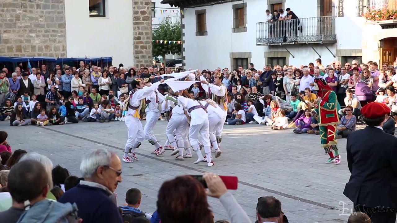Danzantes Fiestas Ochagavía 2013