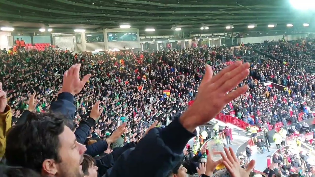 Afición del Real Betis en Old Trafford, 