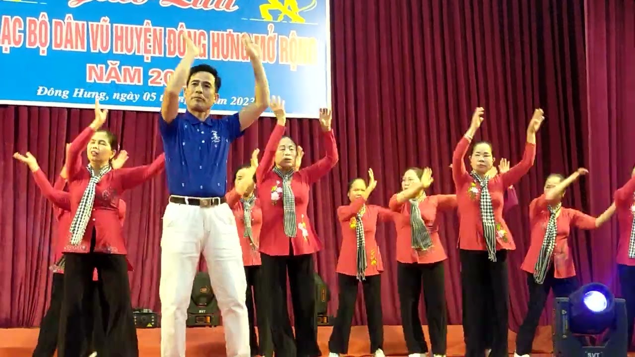 Tình đất. Dân vũ lớp 1 xã Phú Lương.