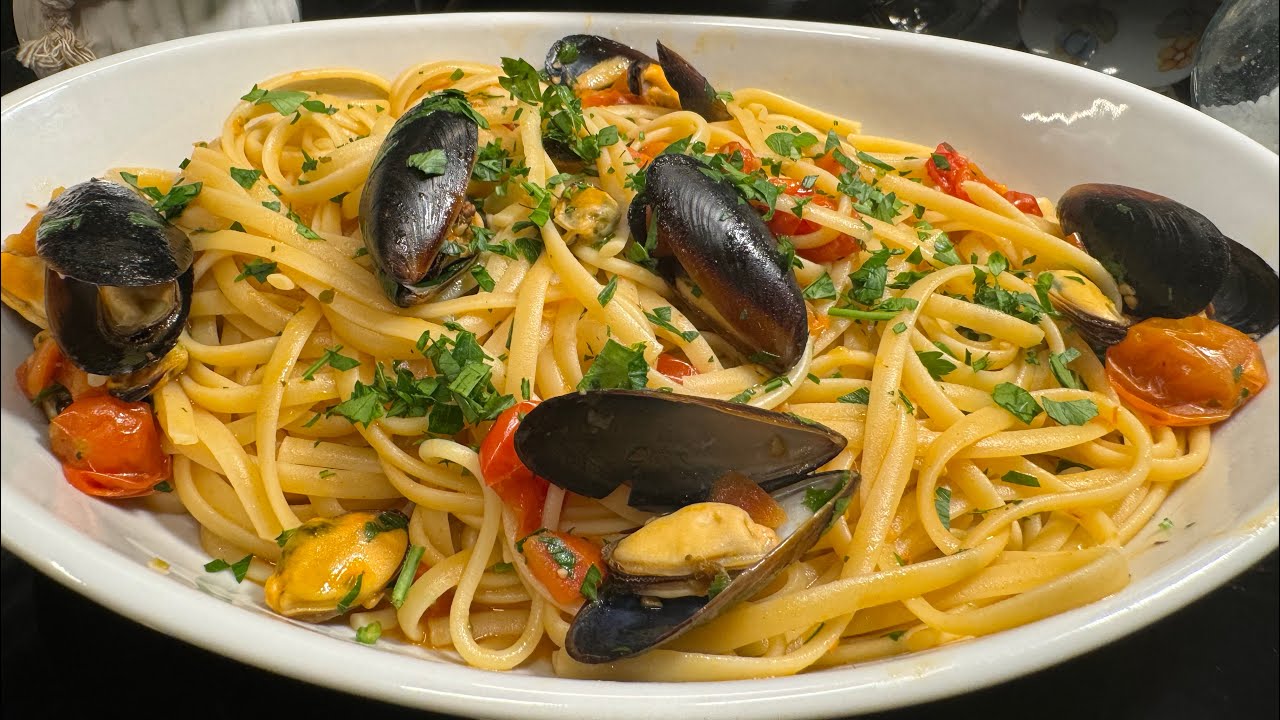 Pasta con cozze surgelate con guscio e pomodoro # 160