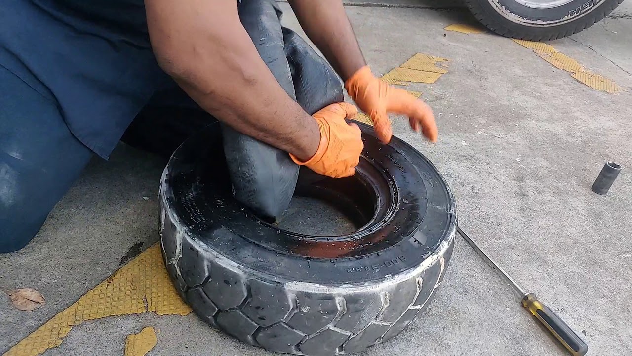 fork lift tire change