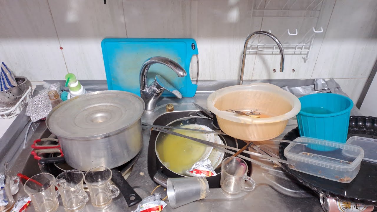 Asmr washing dishes by hand#asmr #cleantok 
