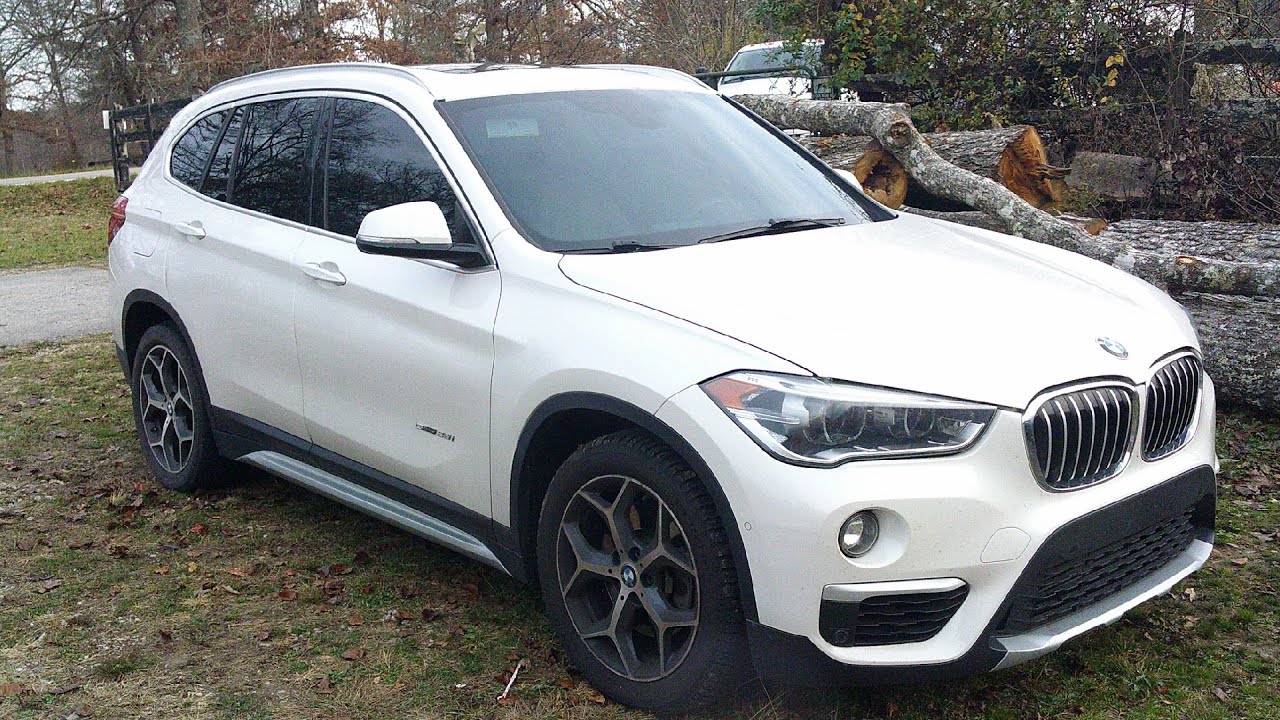 Как заменить задние тормоза на внедорожнике BMW X1 28i. BMW знает, как это сделать. Настолько про...