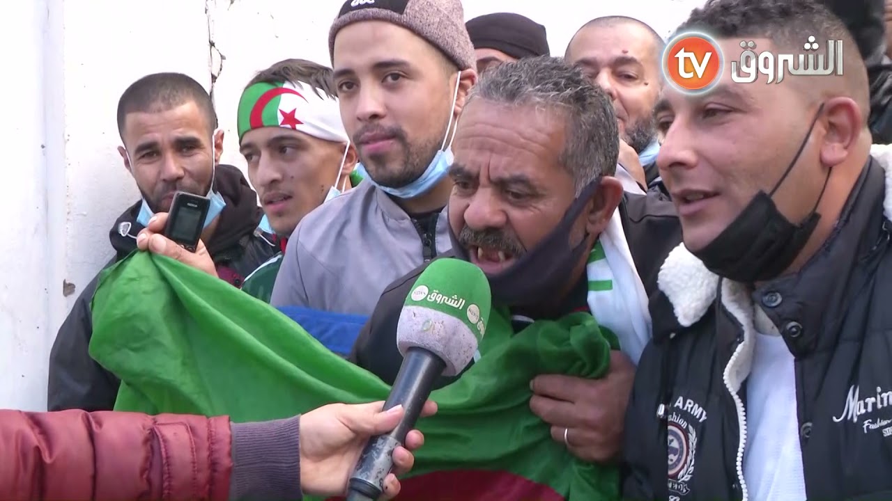 #شاهد..جماهير المنتخب الجزائري من أمام ملعب #مصطفى_تشاكر..