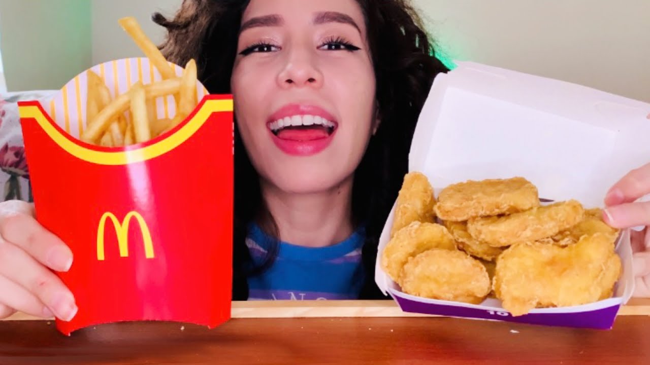 ASMR comiendo nuggets & papas | McDonald’s