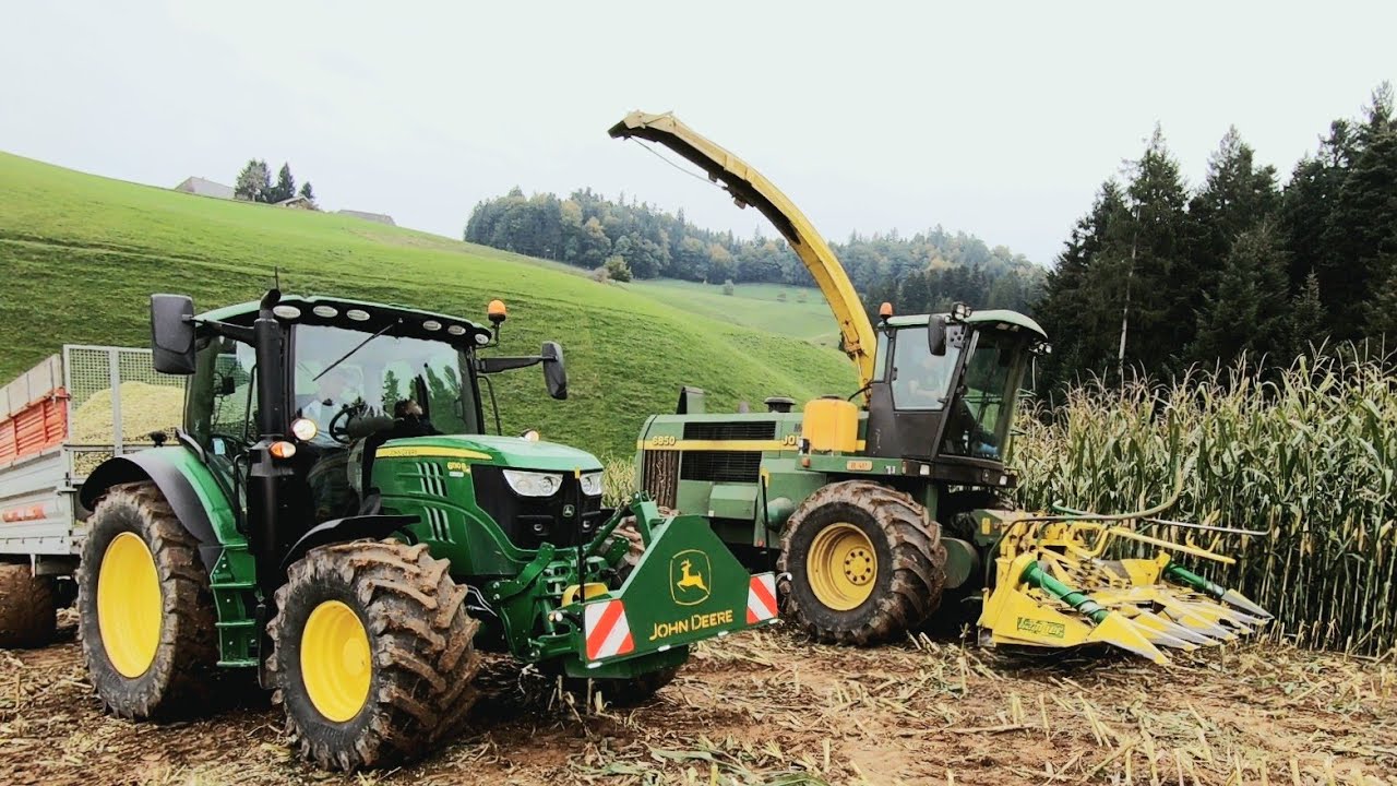 Volles Rohr Maishäckseln und Maisballen pressen | Hirschrudel 2025 