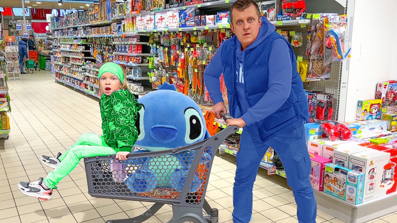 SOFIA VS. DAD. STORE SHOPPING. SOFIA IS A MINCER.