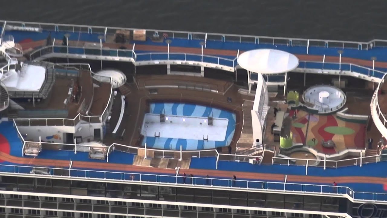 Cruiseship Quantum of the Seas arriving Bremerhaven (Air shots) 05.10.2014