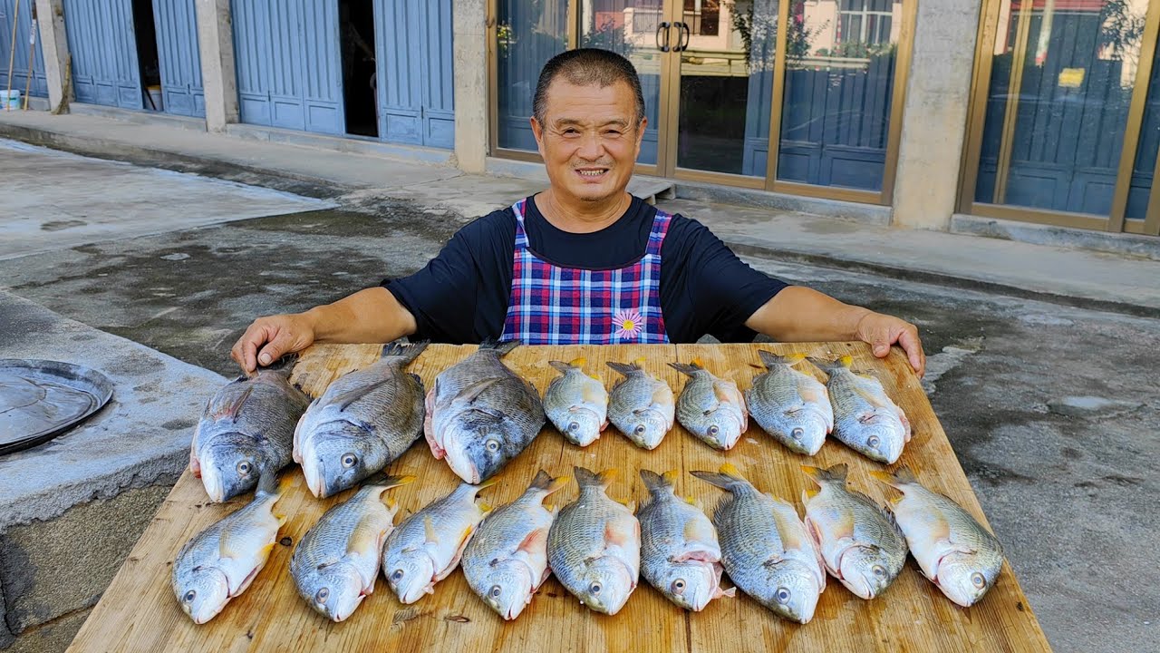 大兒子寄來價值2000多的好魚，阿胖山做全魚宴，12人圍坐壹桌吃過瘾
