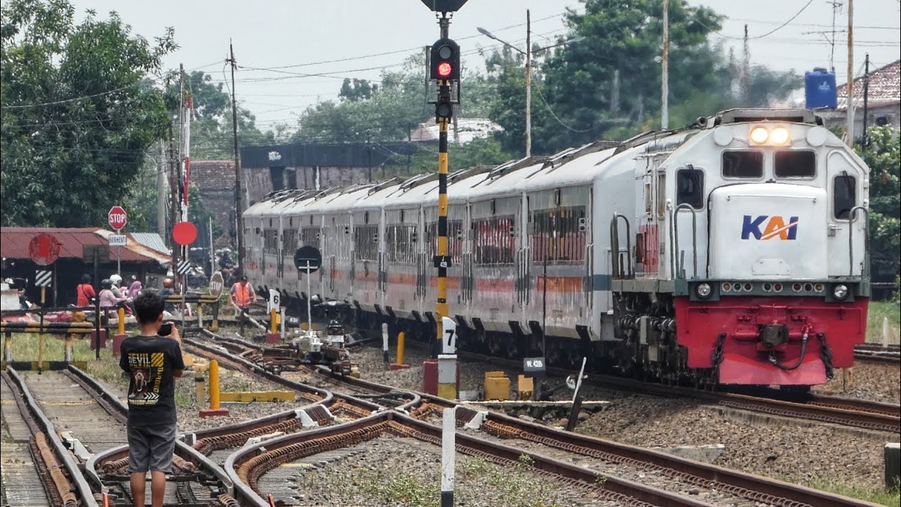 Inilah STASIUN TERBESAR DI KABUPATEN KENDAL Walaupun Lokasinya Dipinggiran Kota.