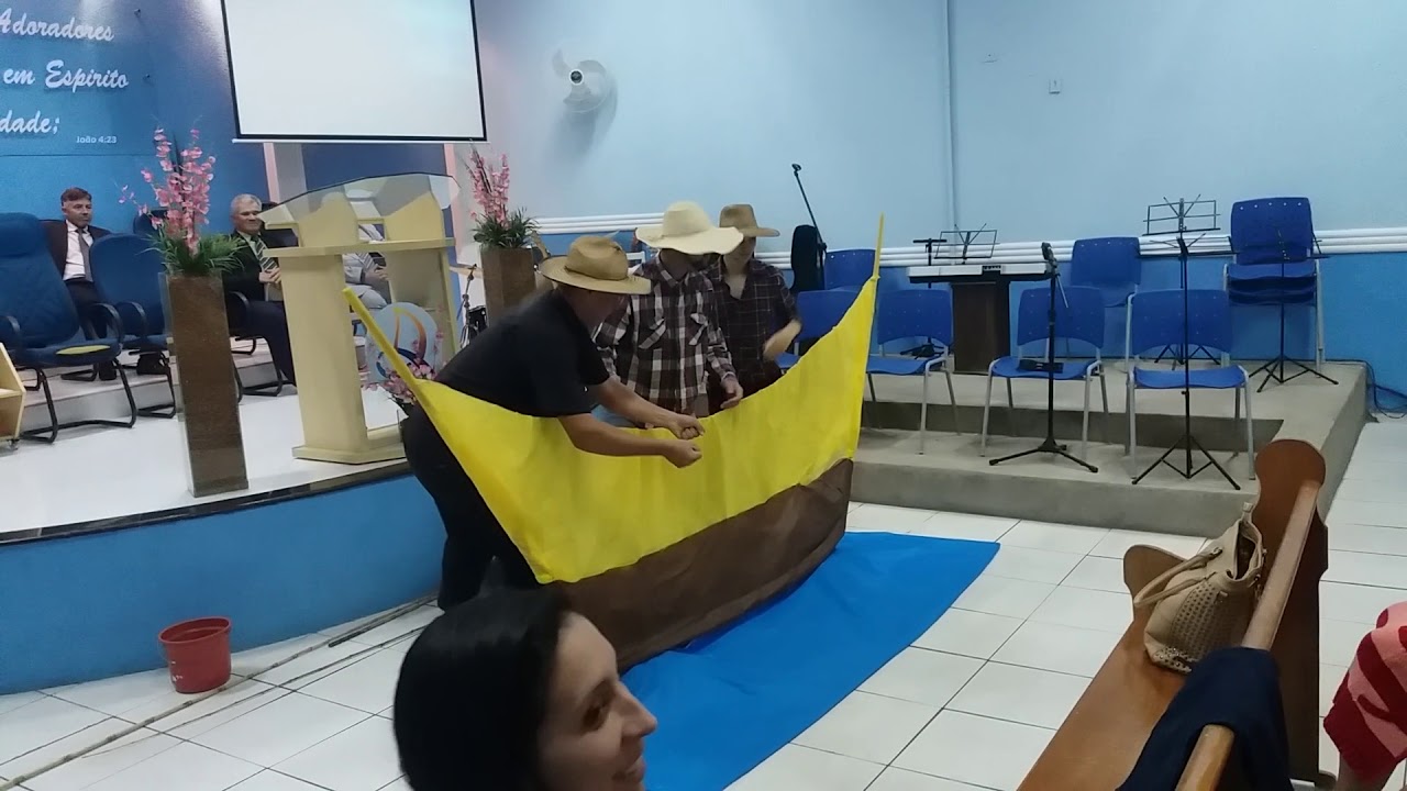 Pedro, Tiago e João no barquinho