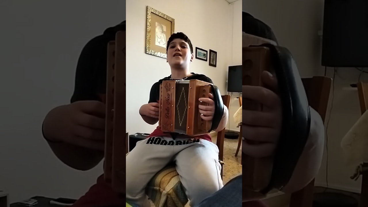 CARA BURBETTA. Da Ivan suonata e cantata. Mettete like e iscrivetevi al canale per nuovi video❤️