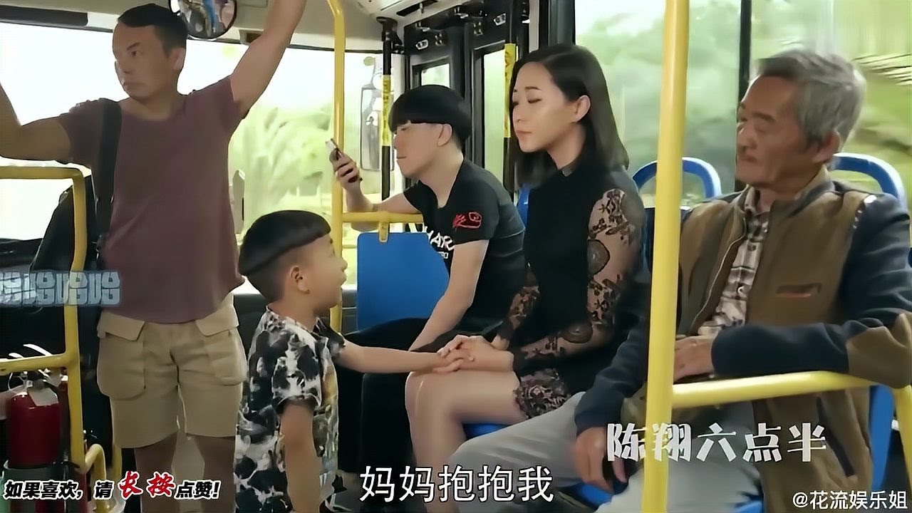司机急刹车，小伙当场社死，一个比一个搞笑！爆笑公交车片段合集
