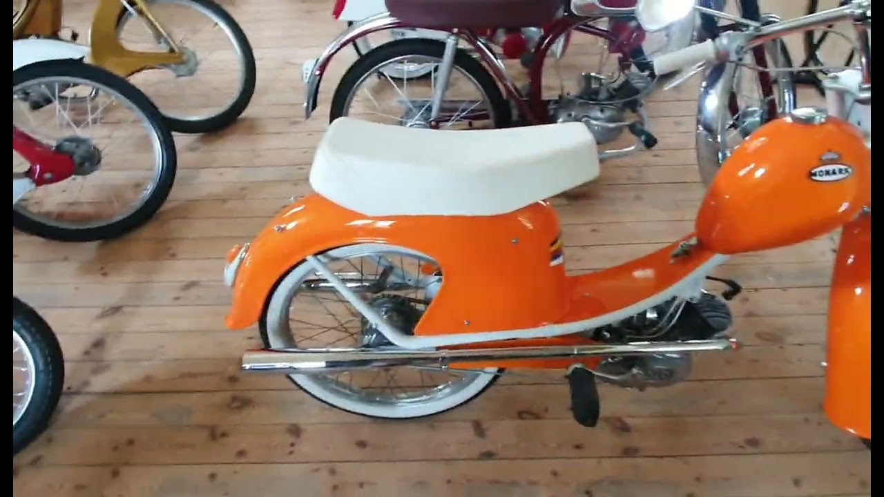 MOPEDMEKARNA BESÖKER MUSEUM FINA MOPEDER....