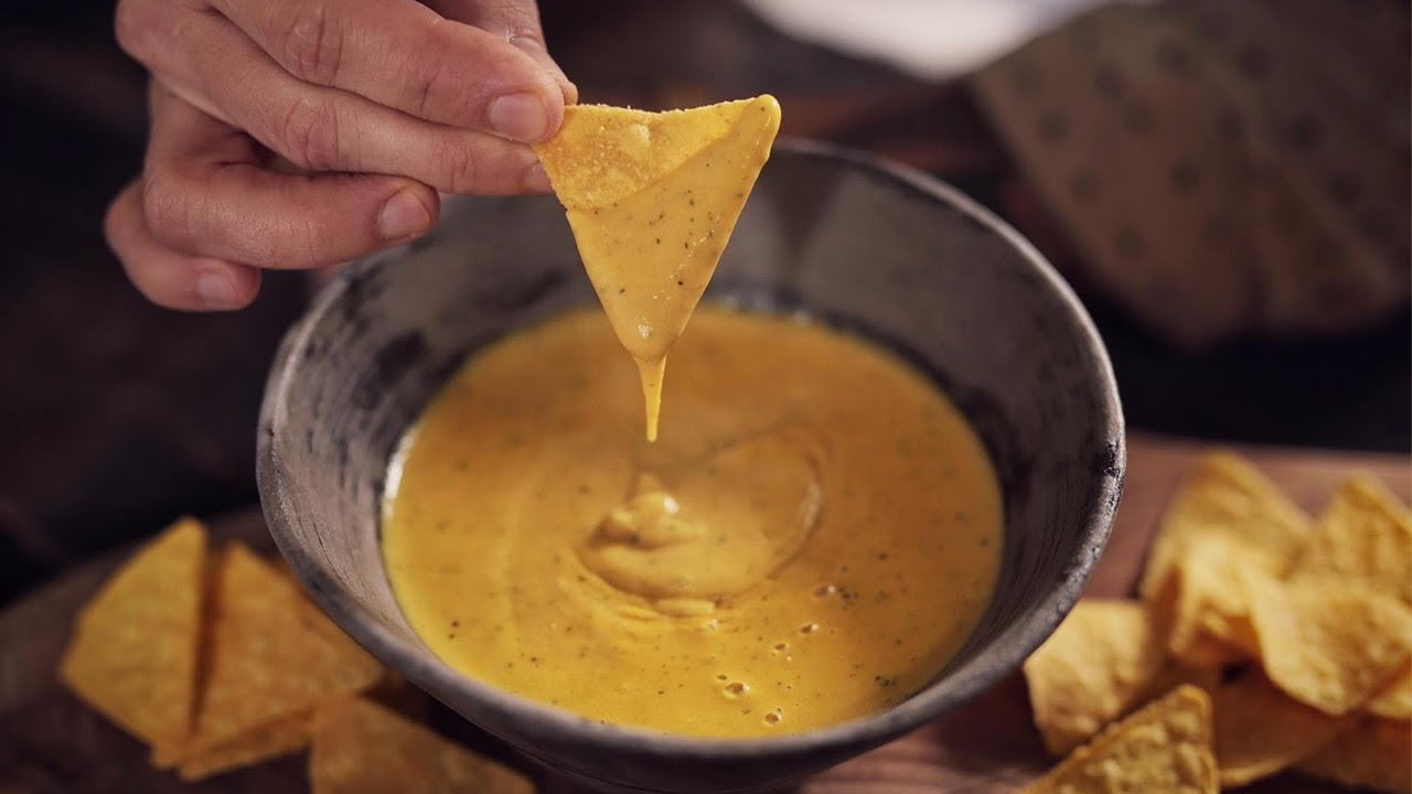 Wegański a'la SEROWY DIP do NACHOSÓW! Prosty przepis | WegeTuba