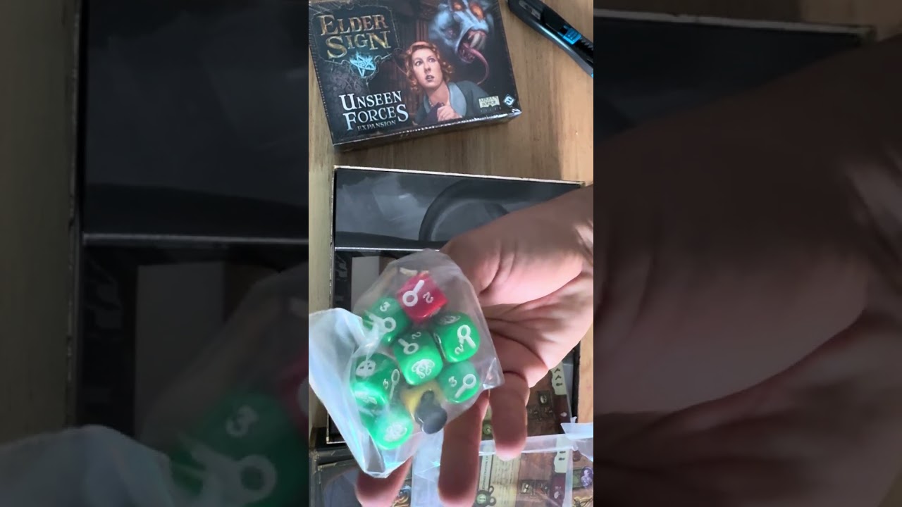 Unboxing Elder Sign boardgame core box and Unseen Forces expansion 