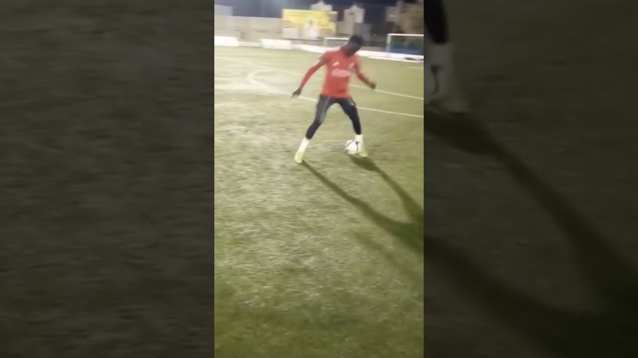 Un excellent joueur qui cherche un club de football