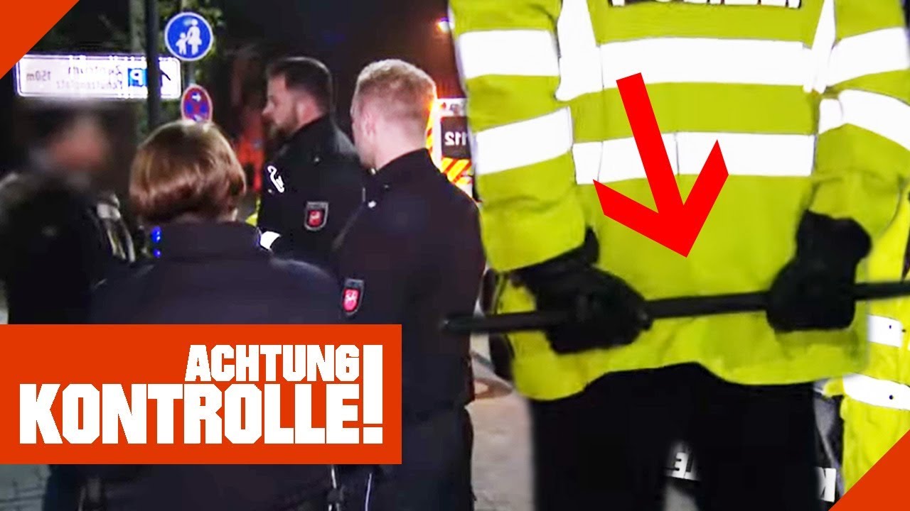 Mann schreit Polizisten an: 