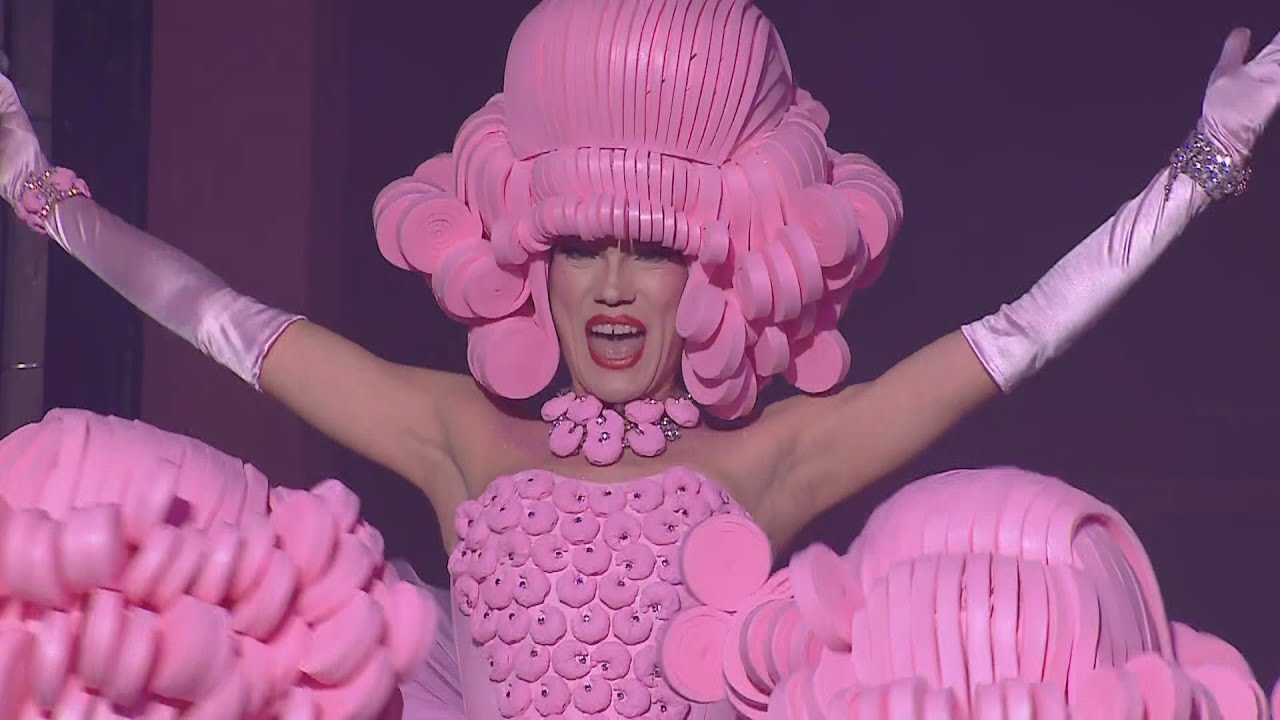 De rosa i croissant: Mimí Château, Reina del Carnaval de Sitges 2024